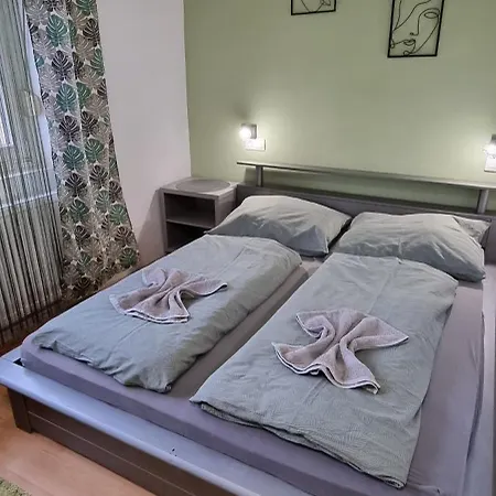 Leila Apartmanhaz דירה *