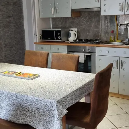 Leila Apartmanhaz דירה