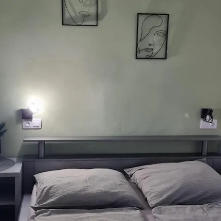 Leila Apartmanhaz דירה גיולה