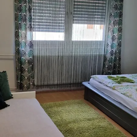 דירה Leila Apartmanhaz גיולה